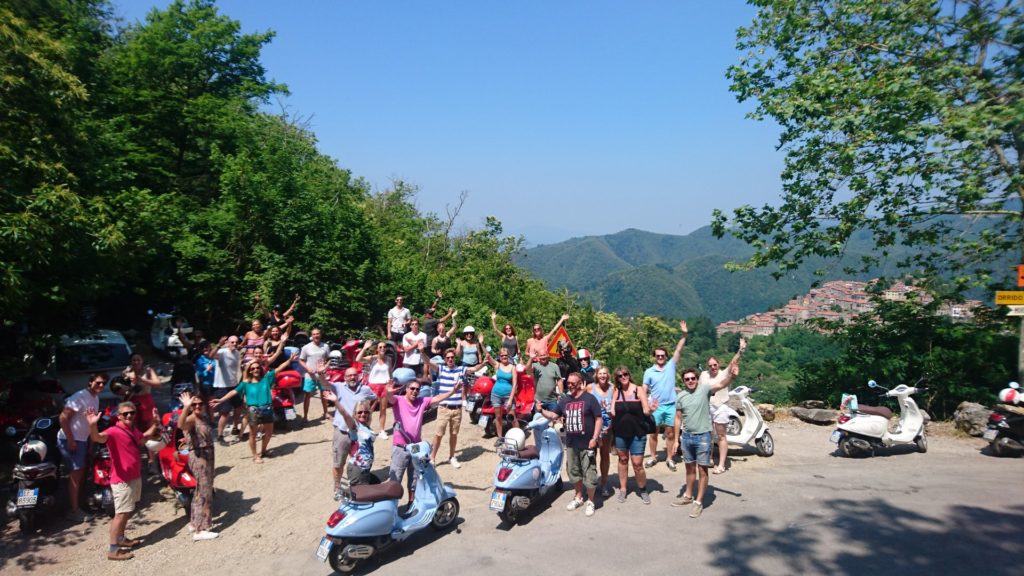 Groups of Vespa in tuscany, Montefegatesi