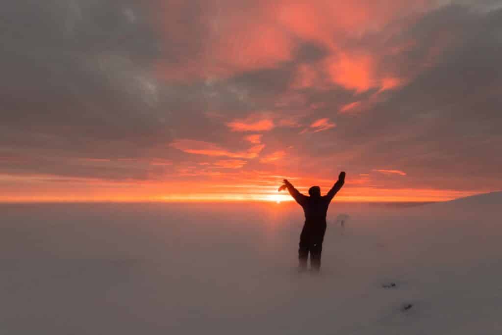Mijn eerste soloreis in Lapland: man zonsondergang