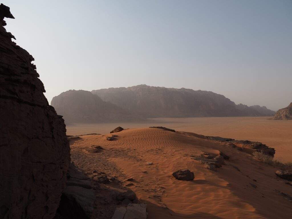 Een weidse en schitterende woestijnlandschap: welkom in Wadi Rum, 