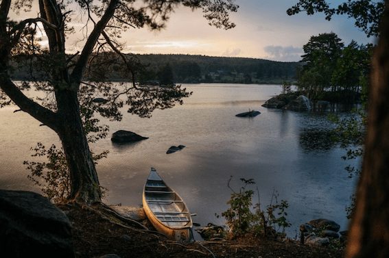 Le canoë trip en suède : une aventure bivouac sur les lacs suédois