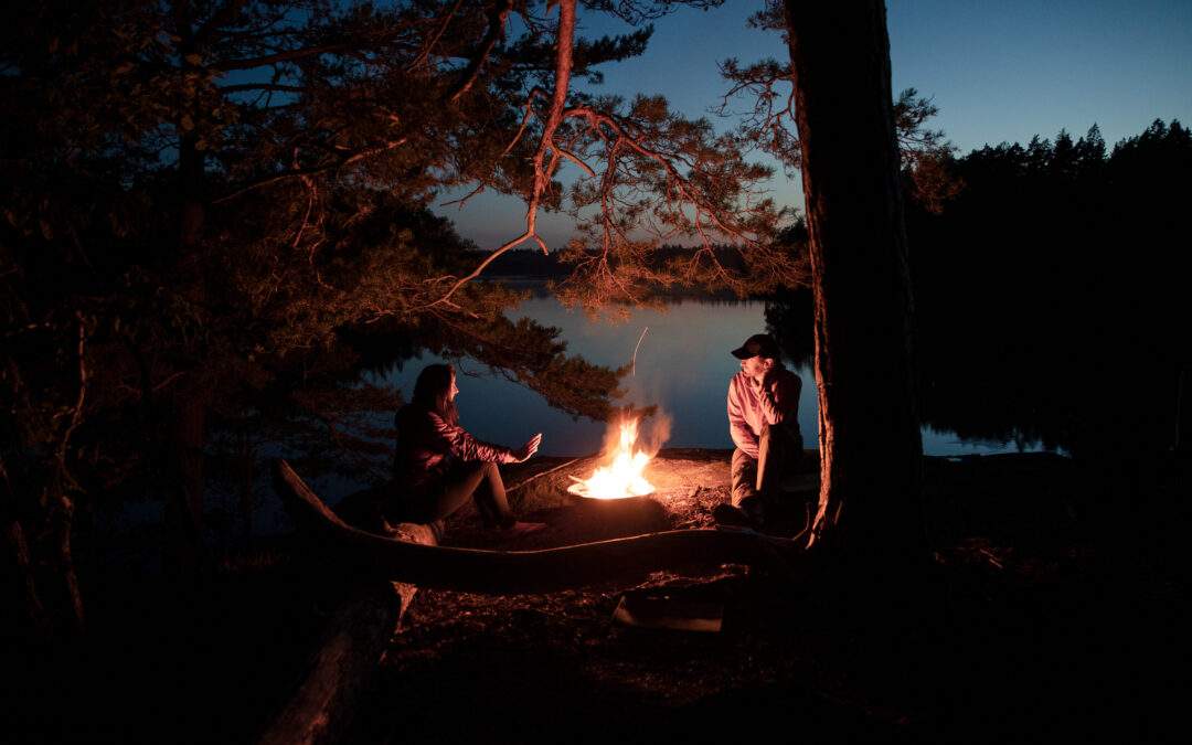 Camping sauvage : comment faire le parfait feu de camp ?